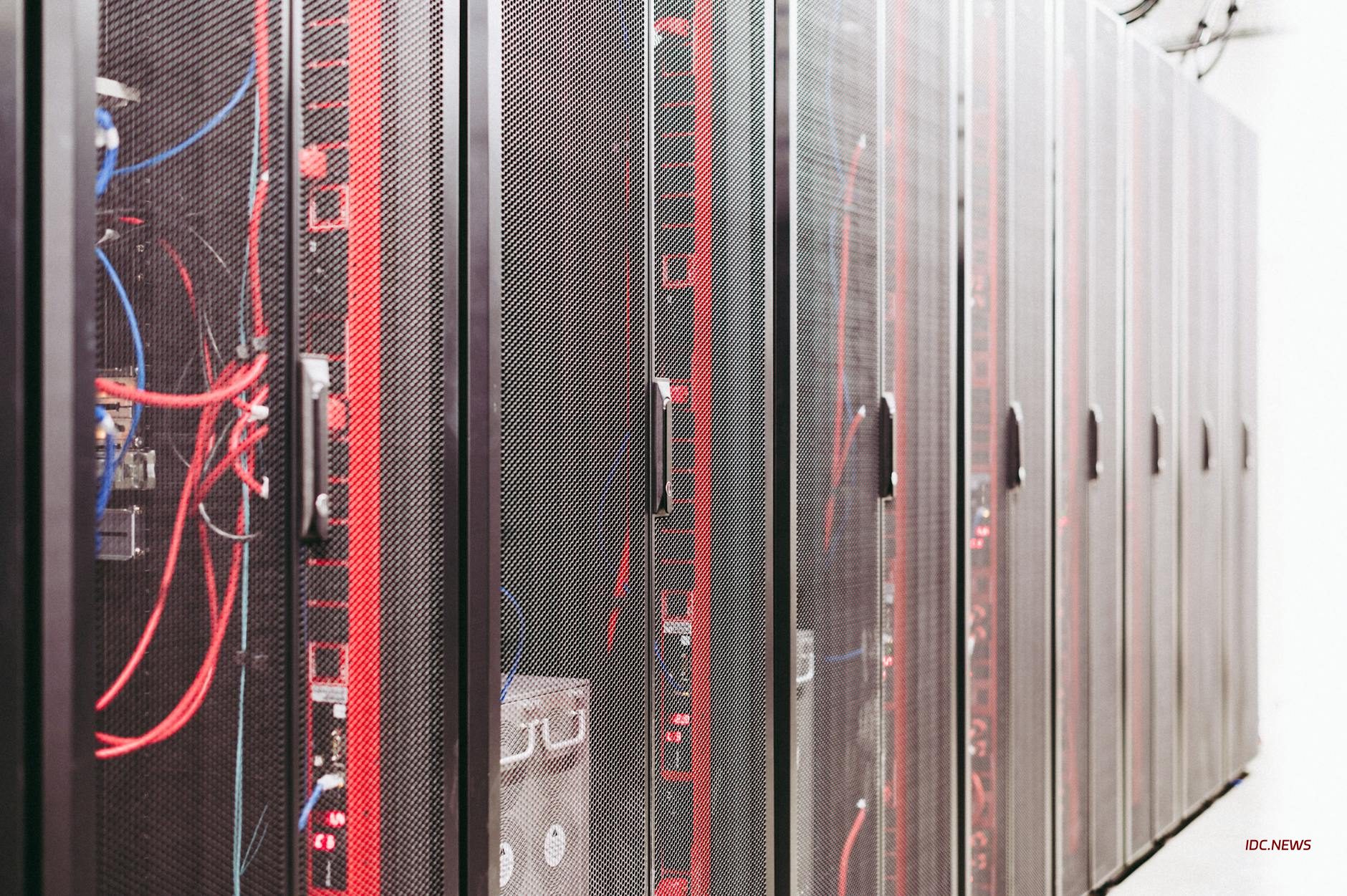 AI 算力挤压内存供应：长鑫 DDR5 价格持平背后的国产存储机遇与选型策略