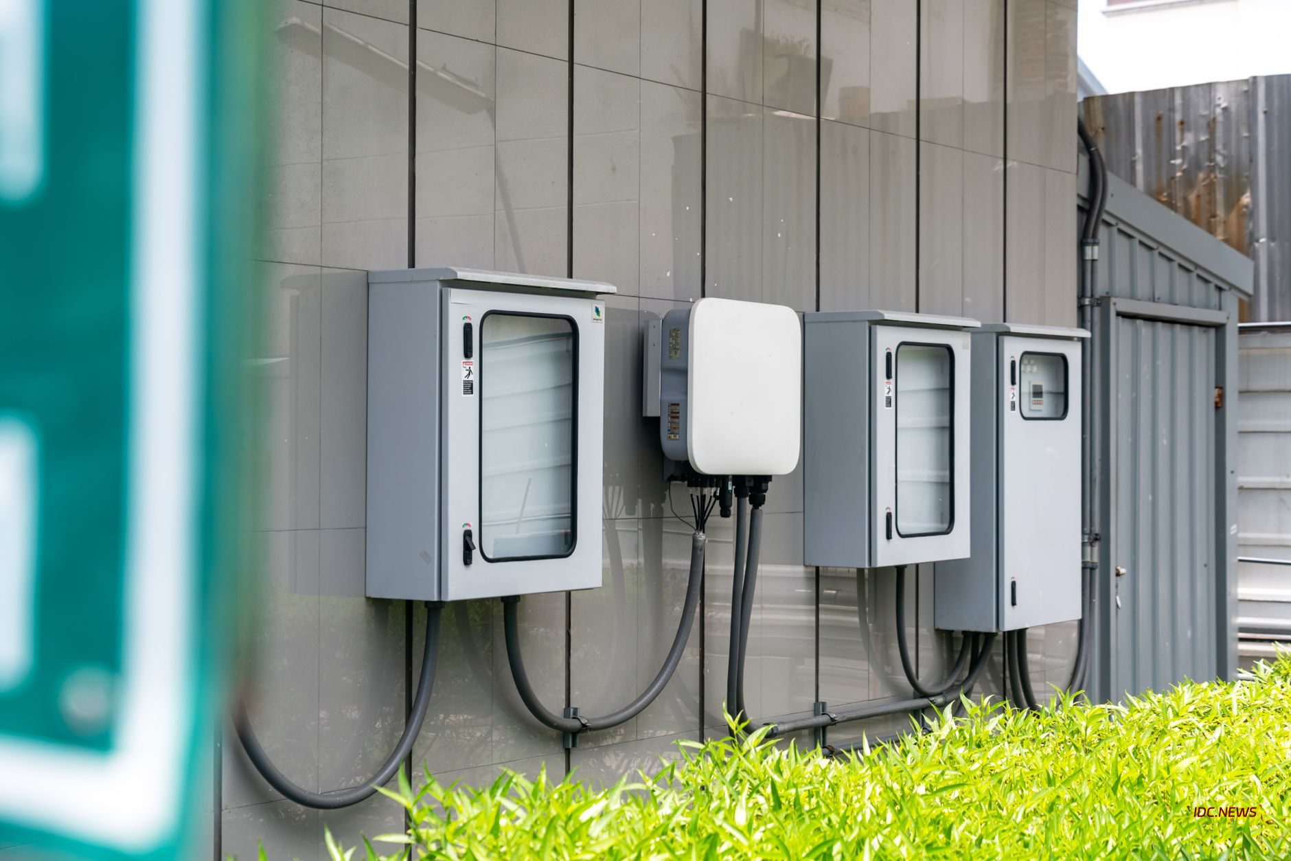 纽约叫停 50MW+ 项目警示录：中国 IDC 如何应对“能耗双控”下的选址与审批风险