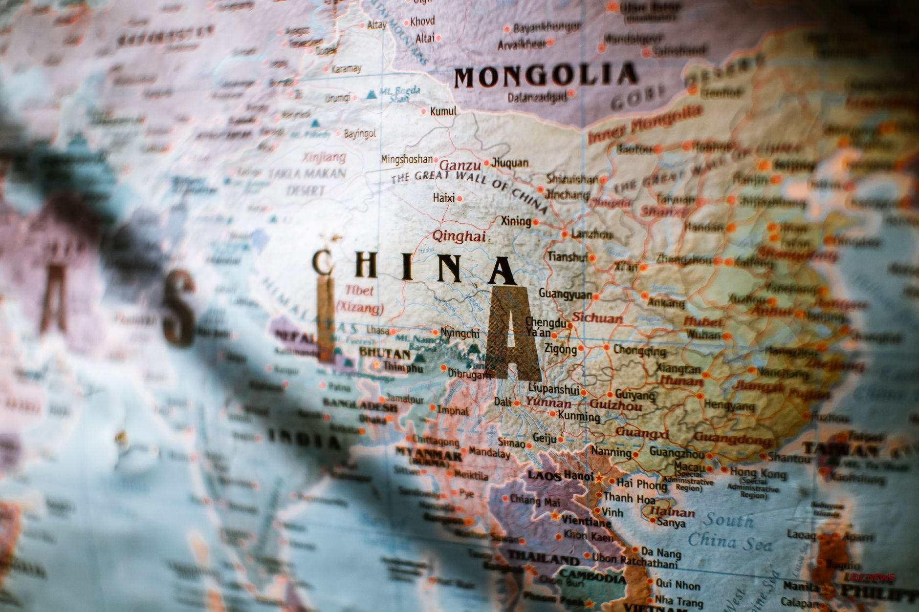 微软 FY2026 新建 88 座数据中心:超大规模 AI 集群的液冷 PUE 优化与选址逻辑解析 微软 FY2026 新建 88 座数据中心:超大规模 AI 集群的液冷 PUE 优化与选址逻辑解析