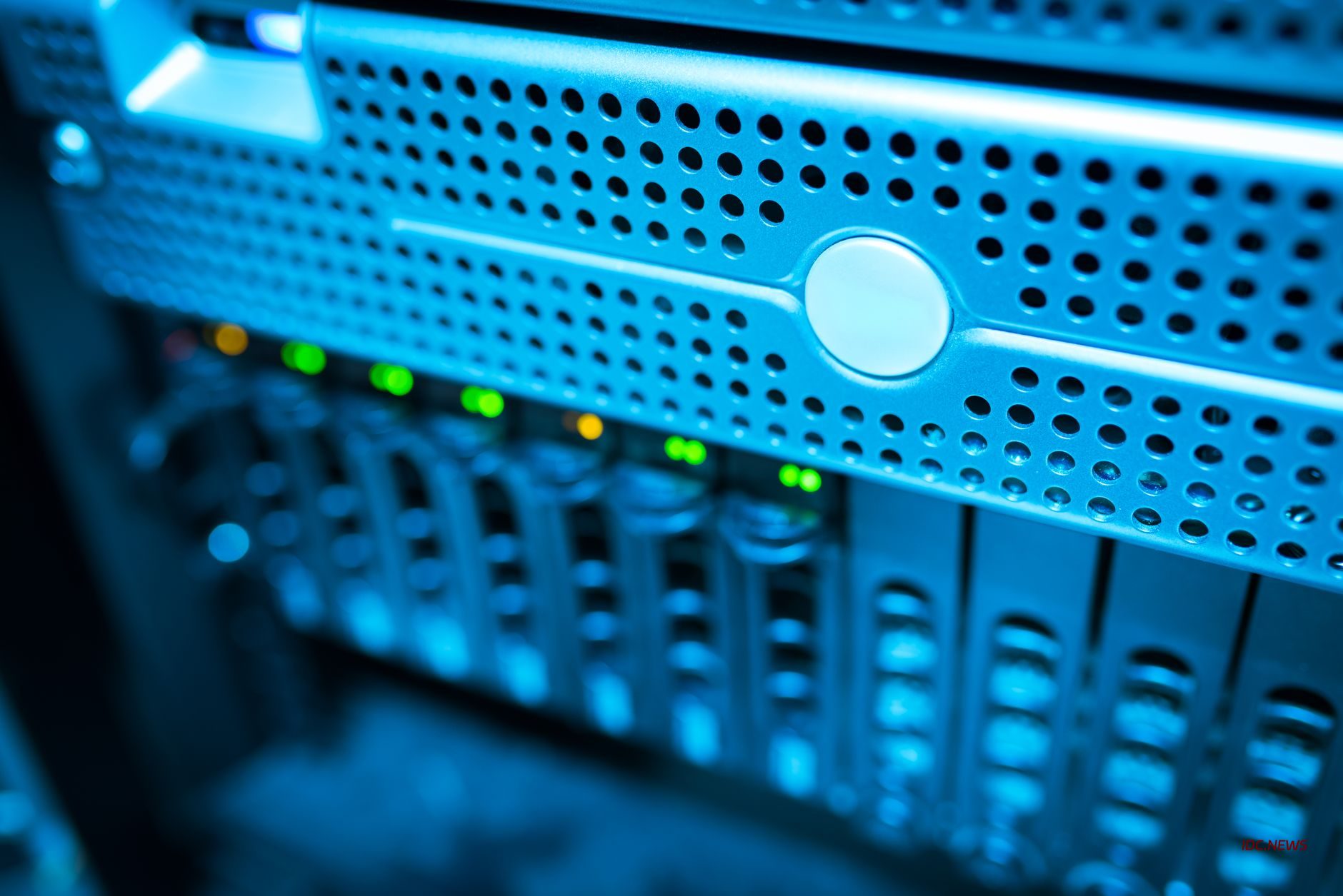 亚马逊 2200 亿美元 Capex 背后的算力账:中国 IDC 如何应对 AI 内存成本激增与电力约束 亚马逊 2200 亿美元 Capex 背后的算力账:中国 IDC 如何应对 AI 内存成本激增与电力约束