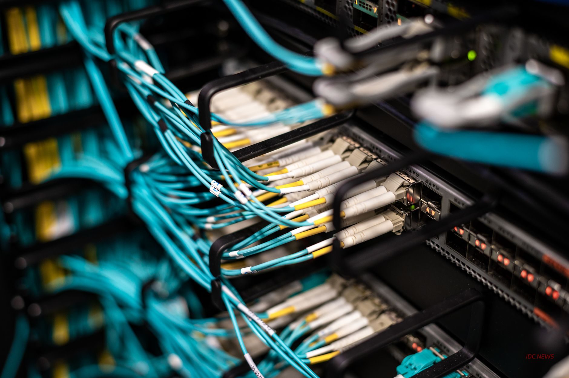 AWS 年 Capex 飙至 2200 亿美元背后：中国云厂商如何平衡 AI 算力投入与 ROI？
