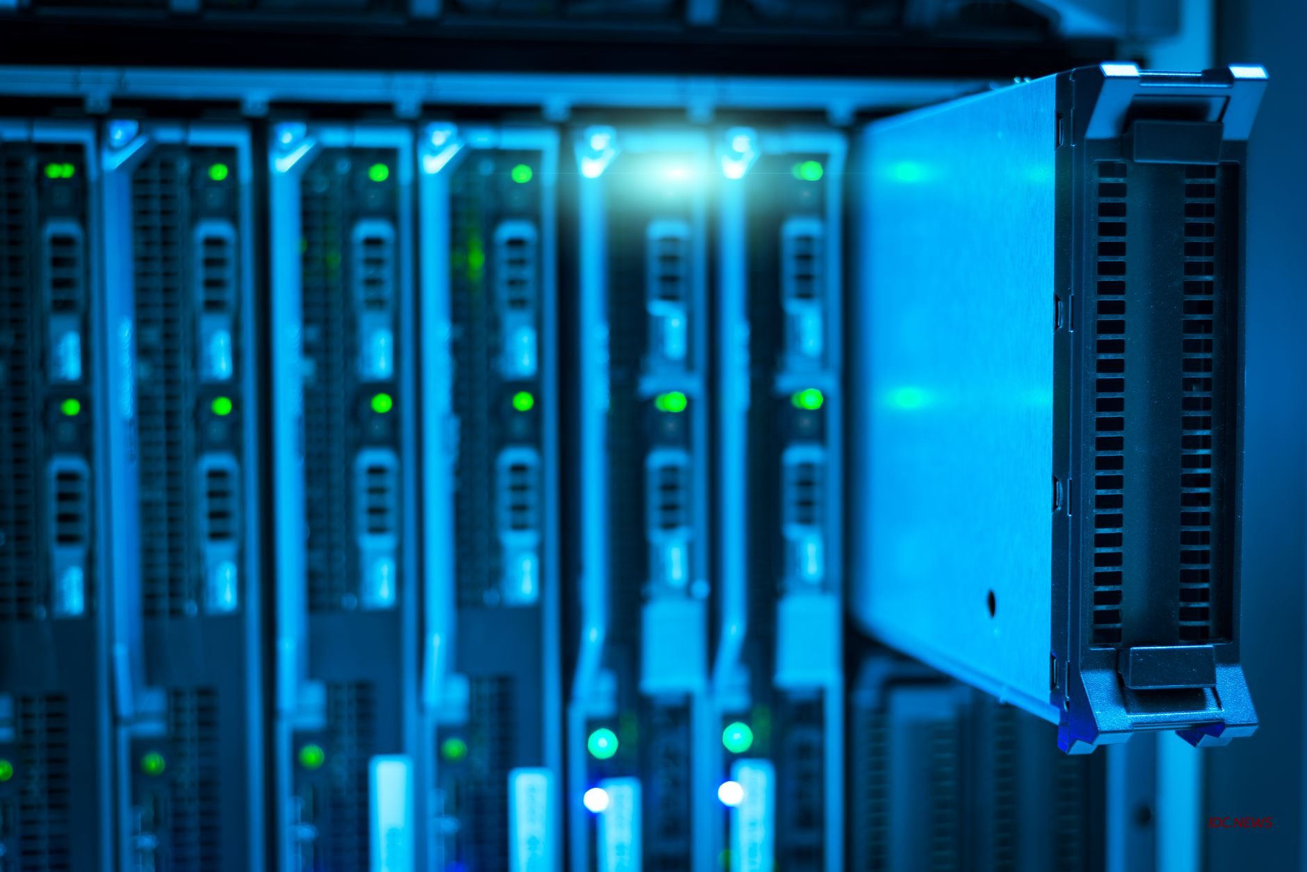 AWS 资本开支激增 2200 亿美元背后：中国 IDC 如何破解 AI 算力“电力 - 容量”双重约束